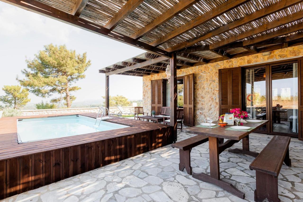 Salakos Villas *
