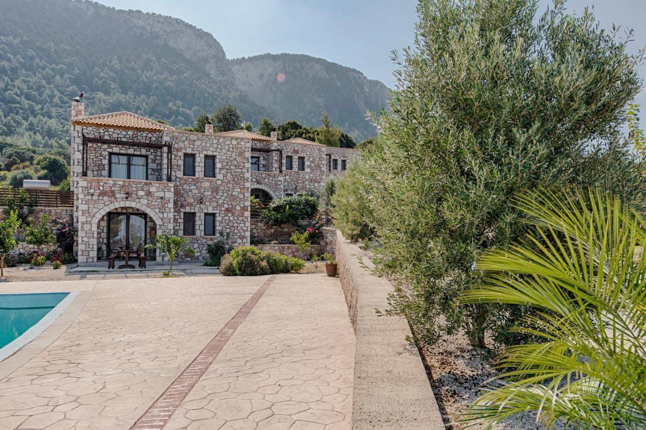 Salakos Villas *