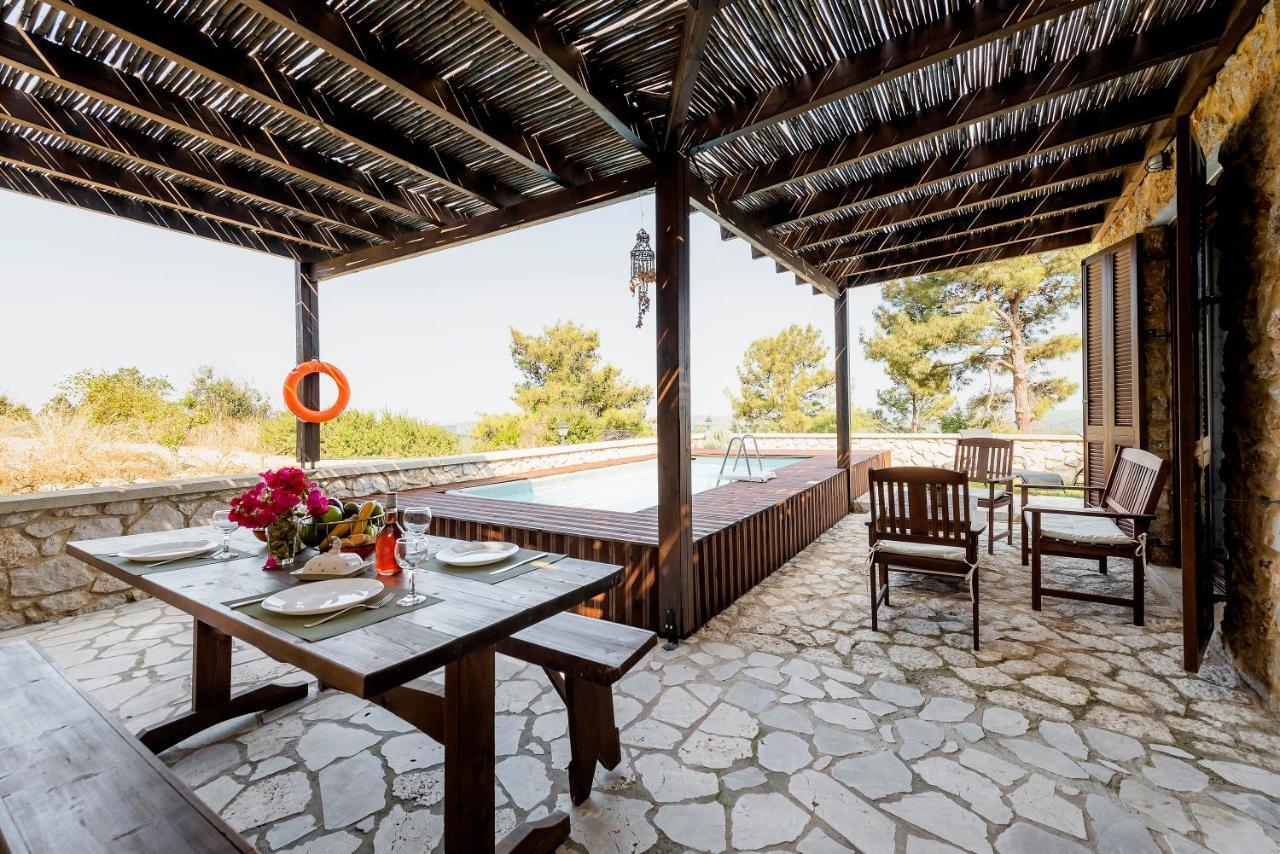 Salakos Villas *
